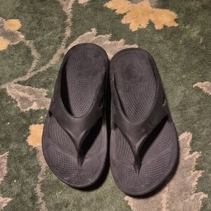 Black Women's Flip-Flop Slippers - Comfort Footbed